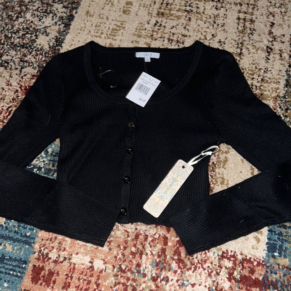 black long sleeve iris cropped button up